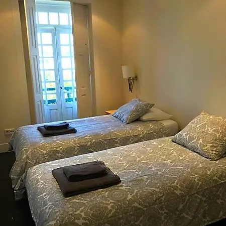 Camelia Oda ve Kahvaltı Guimarães